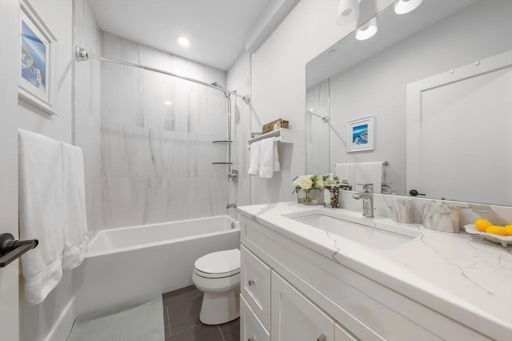 315 College Farm Rd, Waltham