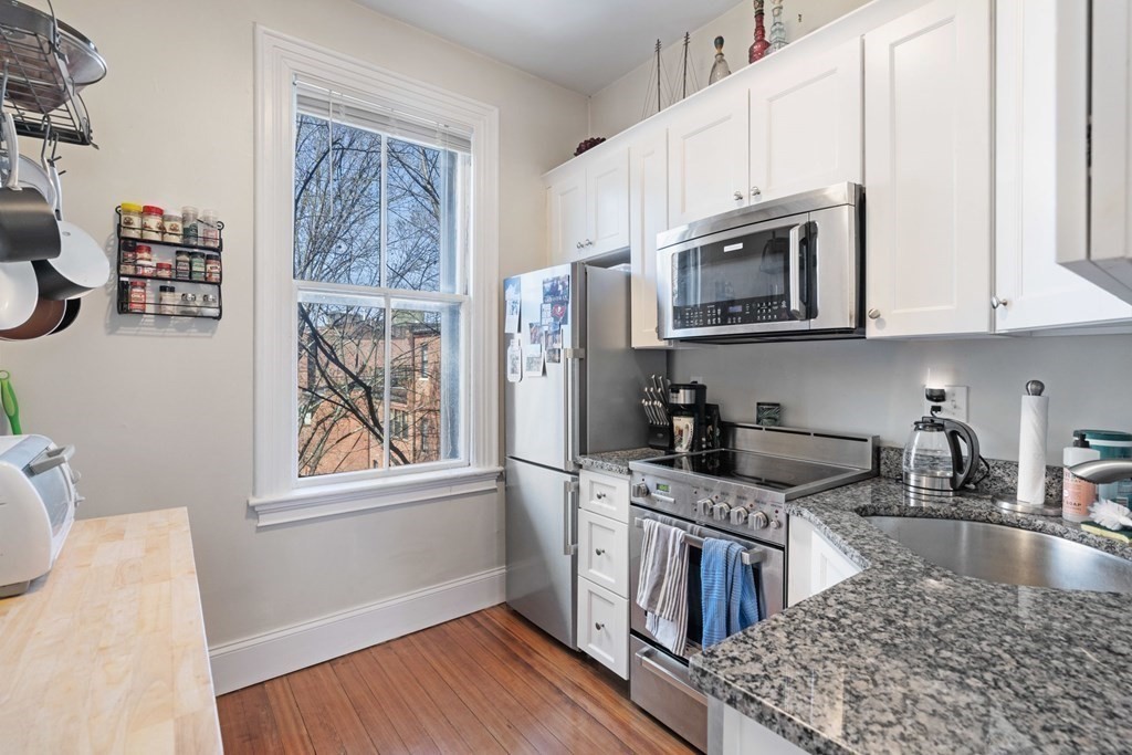 14 Gloucester St, Back Bay