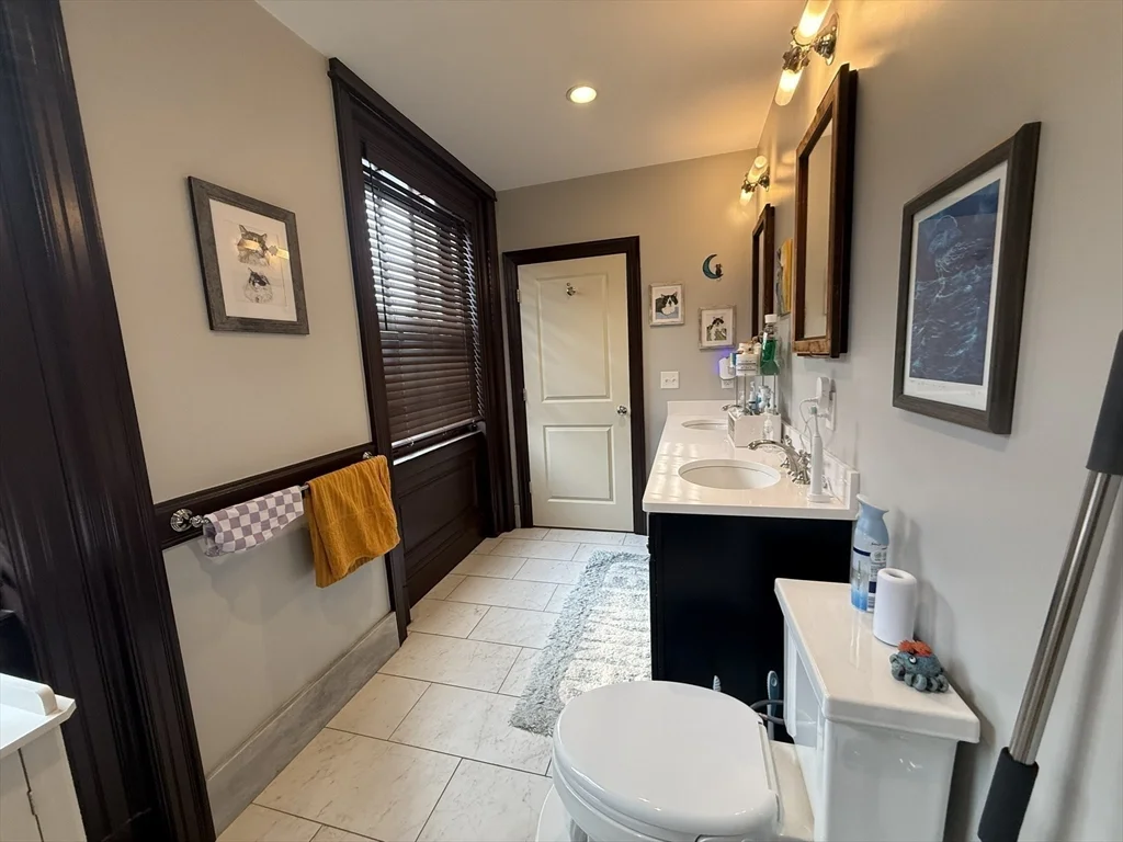 6 Main St Ext, Downtown