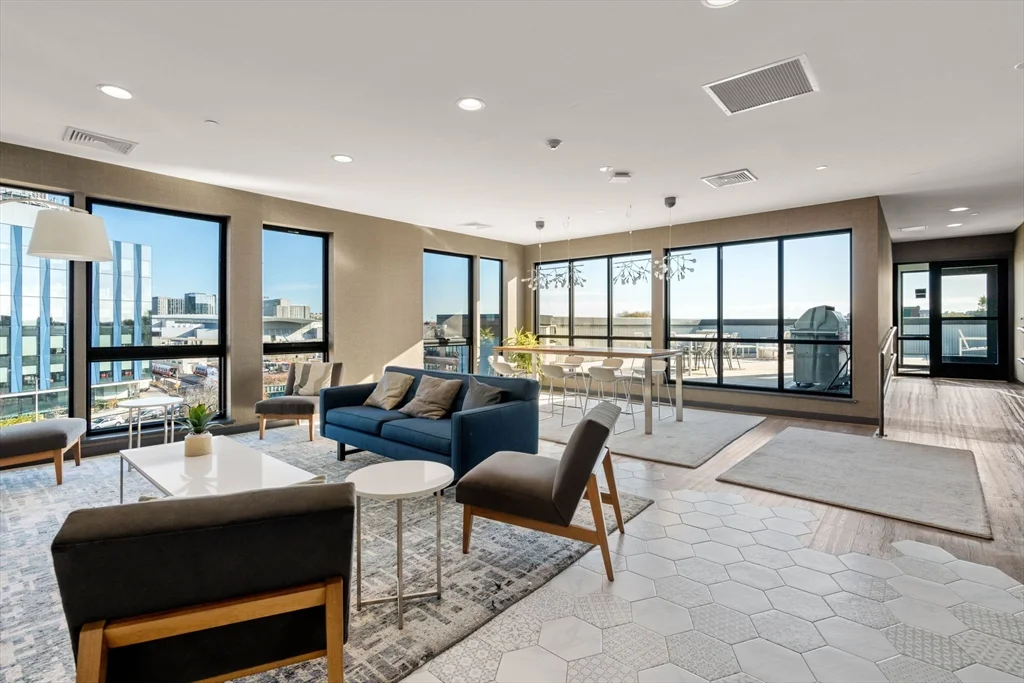 45 W 3rd St, South Boston