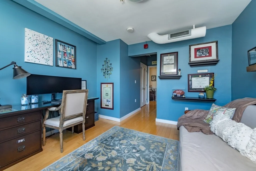 210 South St, Leather District