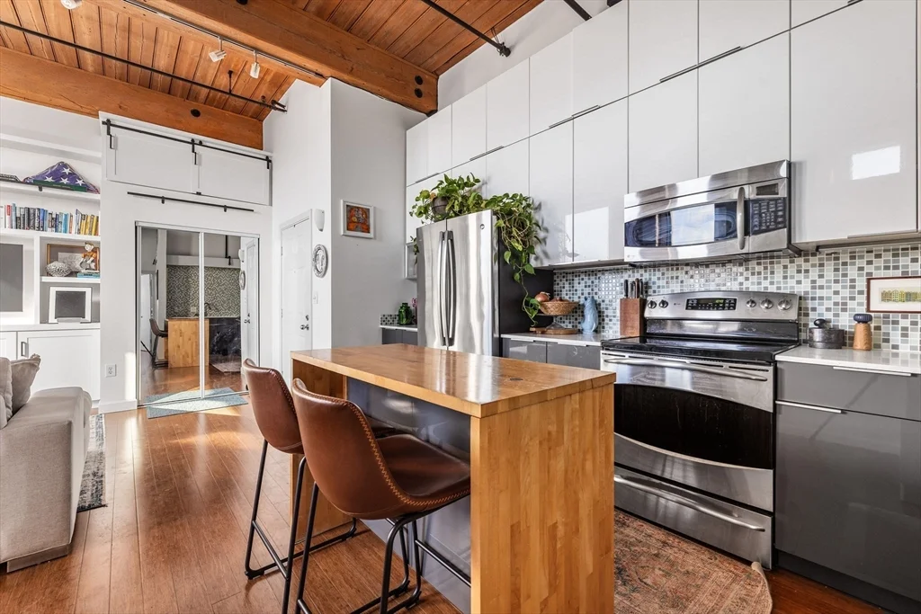 320 West 2nd St, South Boston