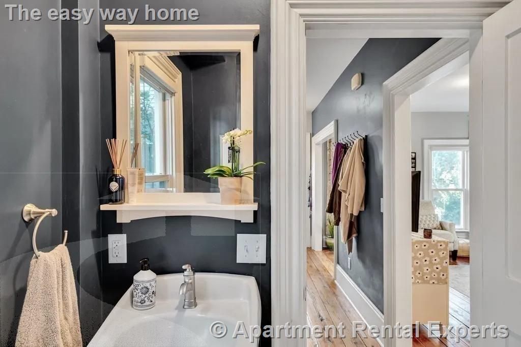 1 Riverside Pl, Riverside