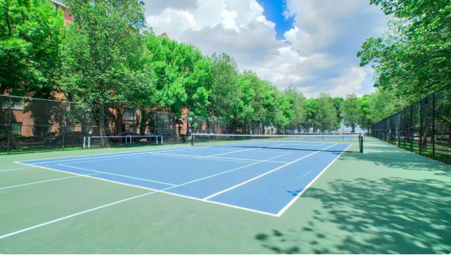 1 South Point Dr, Dorchester