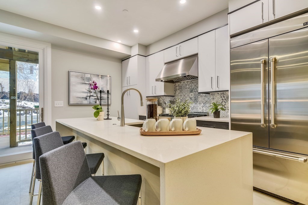 719 E 2nd St, South Boston