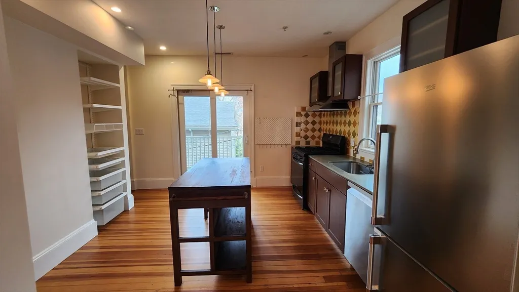 465-467 Huron Ave, West Cambridge