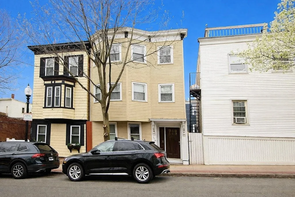 206 Bunker Hill St, Charlestown