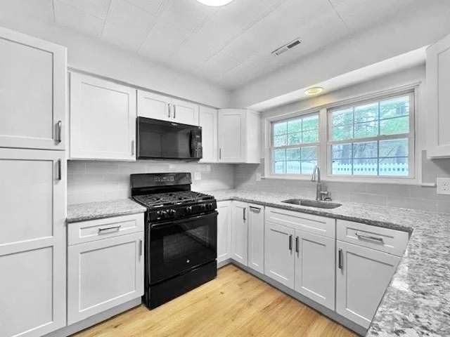 418 Edgebrook Dr, Boylston