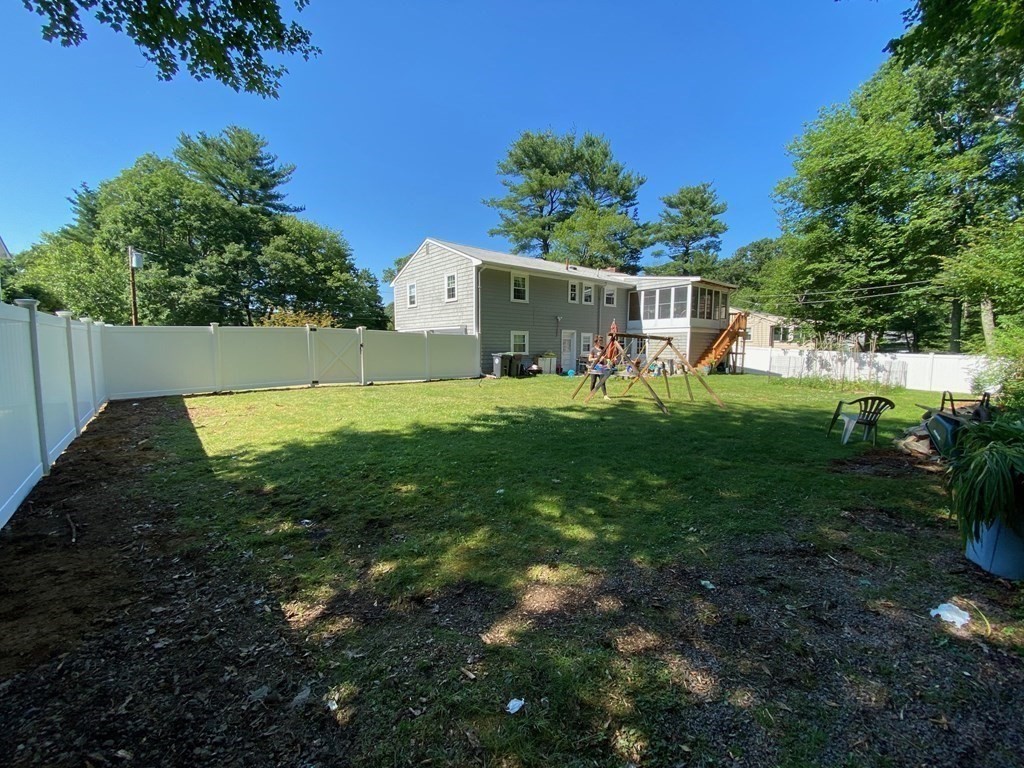 17 Ridley Rd, Dedham