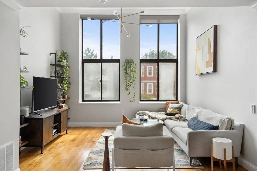 841 Parker St, Mission Hill