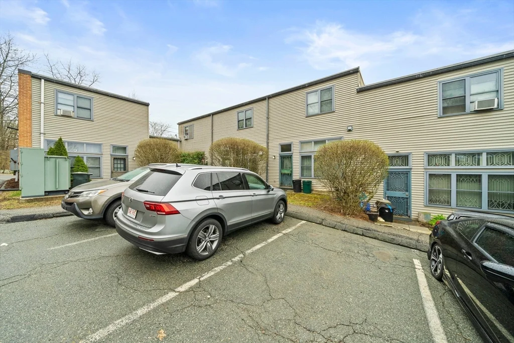 89 Lawn St, Mission Hill