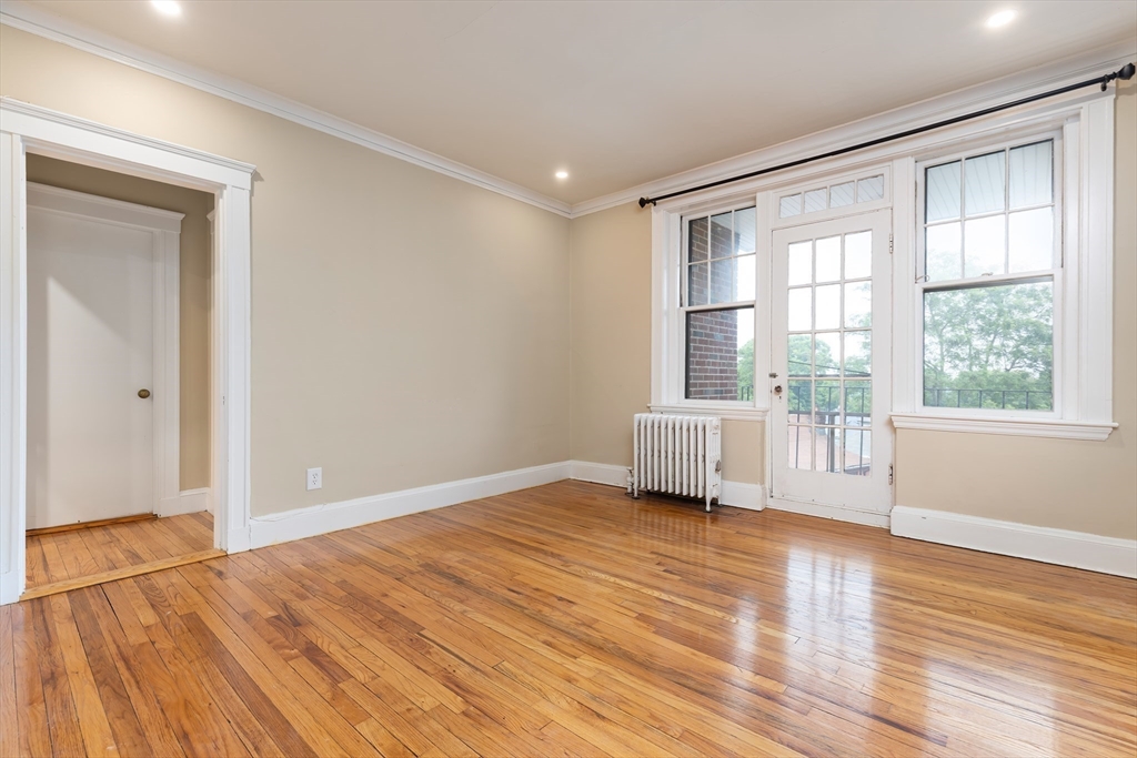 2035 Commonwealth Ave, Brighton