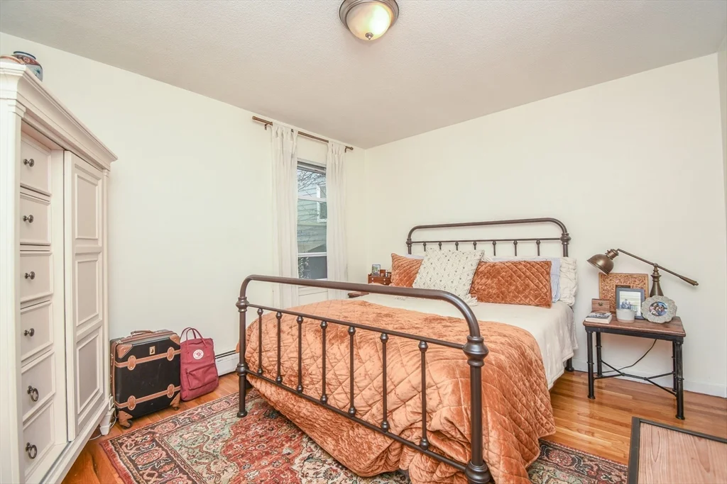 99 Bartlett St, Charlestown