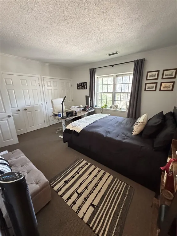 214 Lake Shore Rd, Oak Square