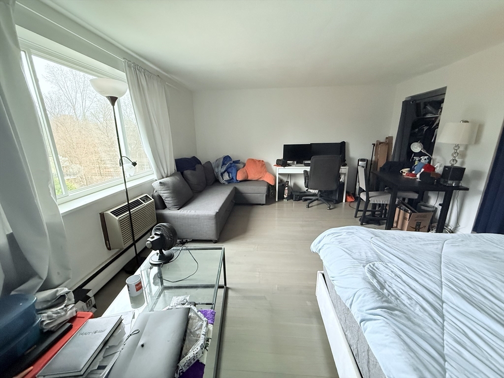 205 Kent St, Longwood