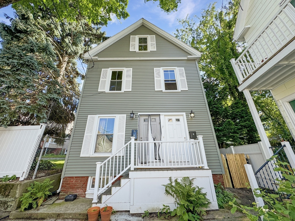 7 Albion Ter, Magoun Square