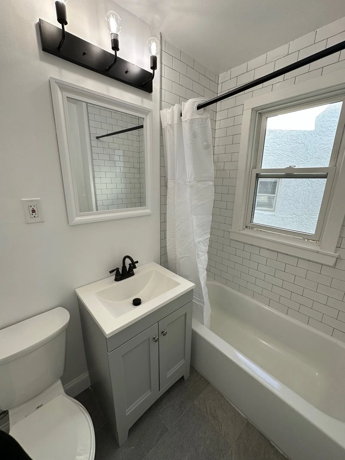 90 Winthrop Shore Dr, Winthrop