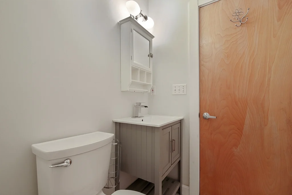 107 South, Leather District