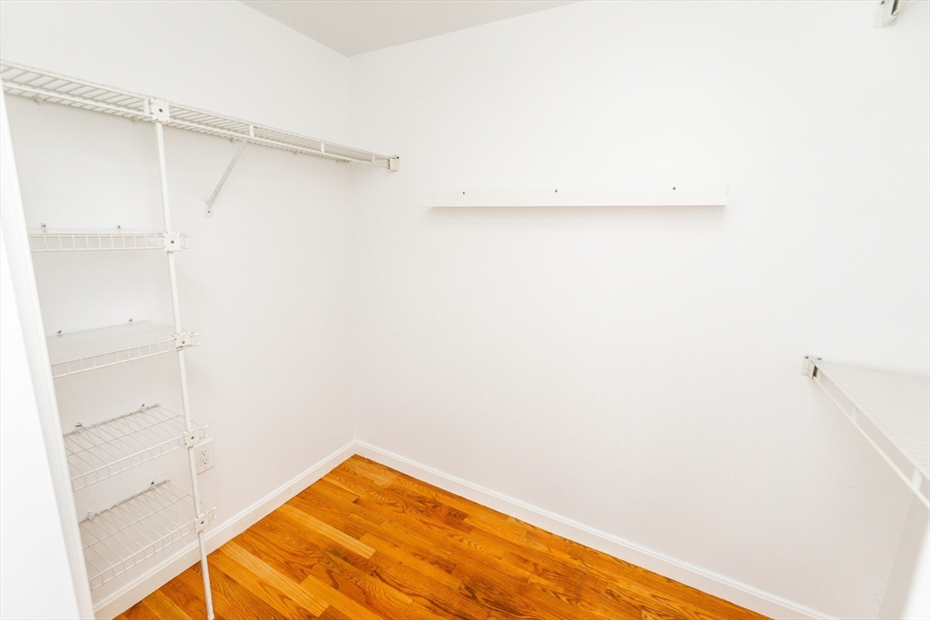 1933 Commonwealth Ave, Brighton