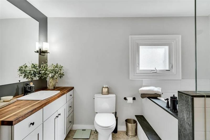 1 Riverside Pl, Riverside