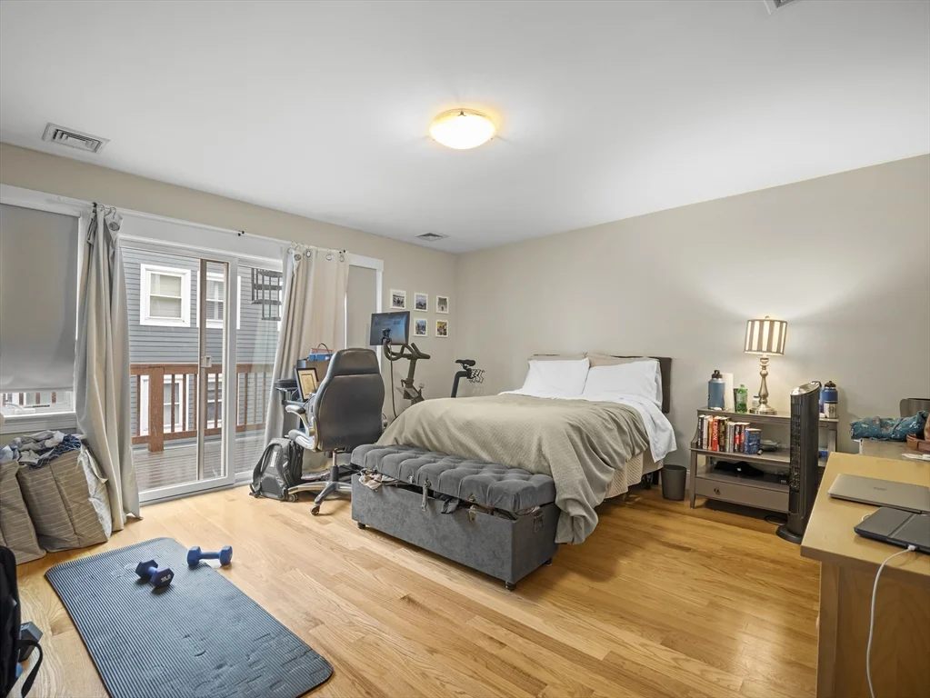 157 W 6th St, South Boston