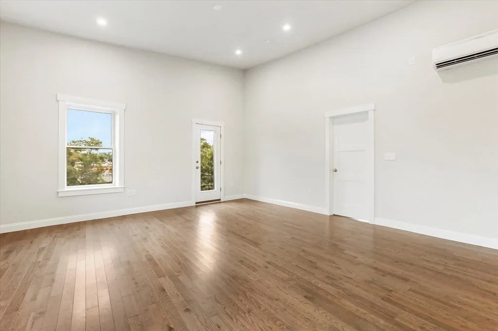 30 Main St, Tufts University