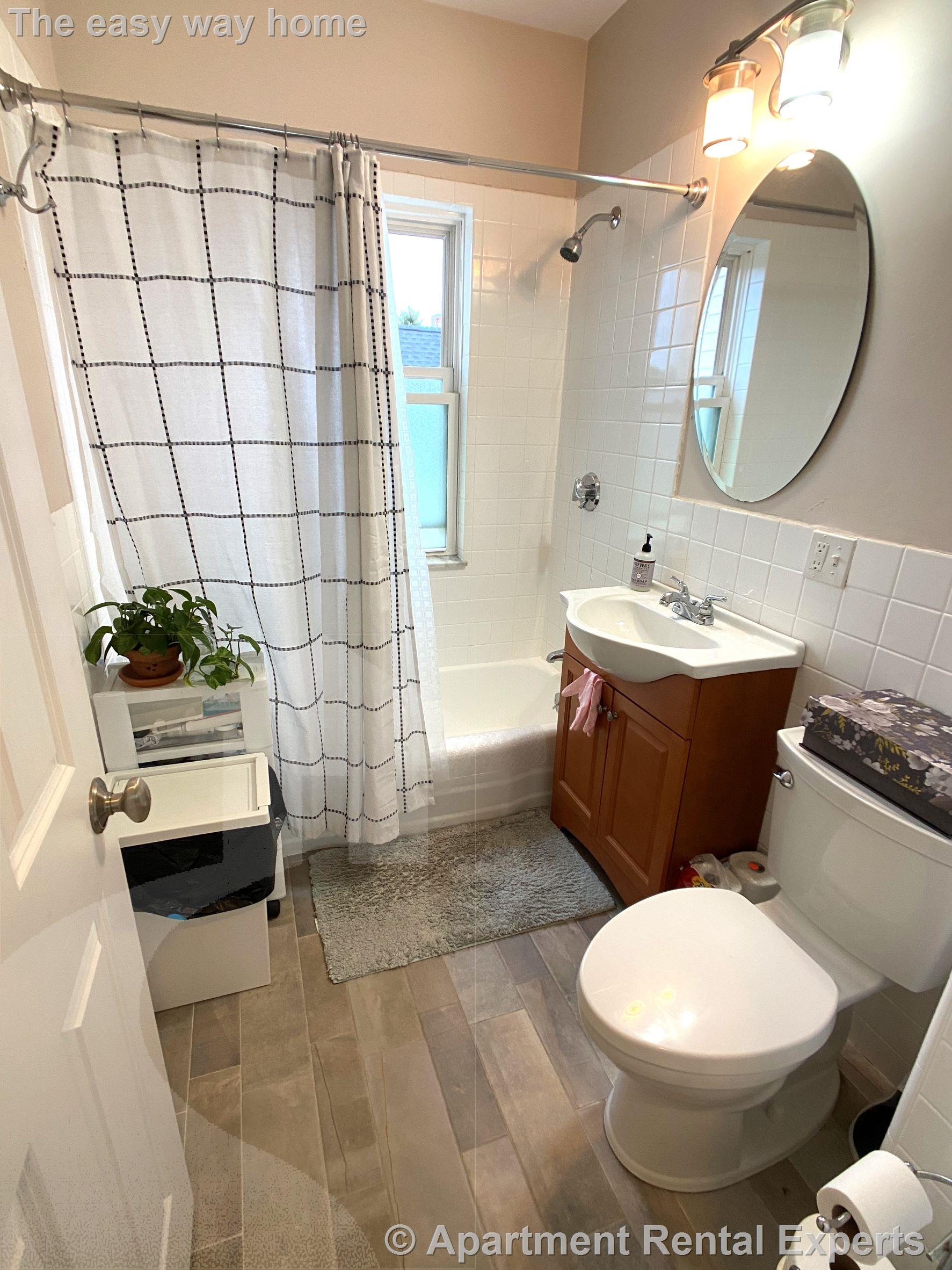 23 Willard Ave, Tufts