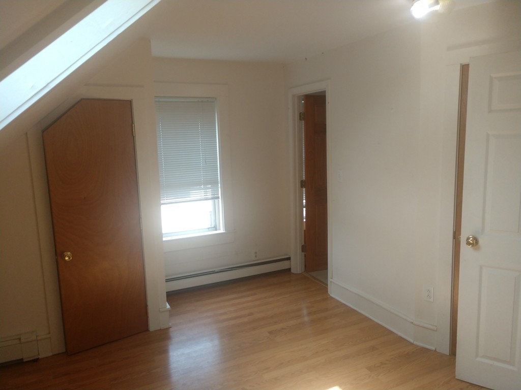 44 Winthrop St, Taunton