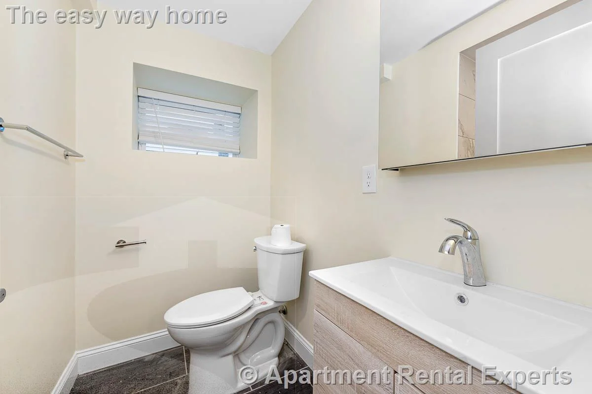 70-72 Stanley Ave, Tufts