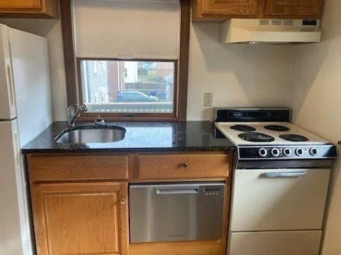 93 Russell St, Quincy