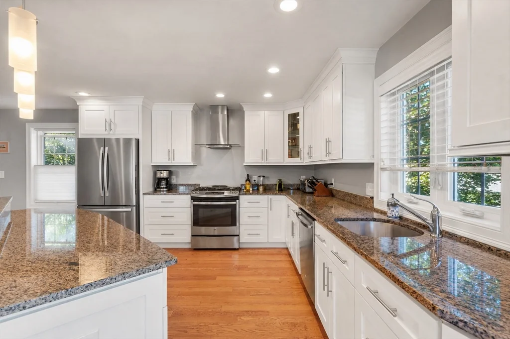 28 Park Ave, Medford