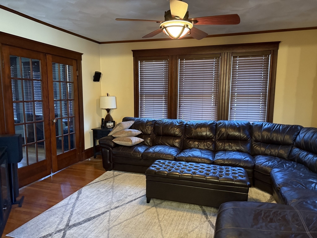 57 W Milton, Hyde Park