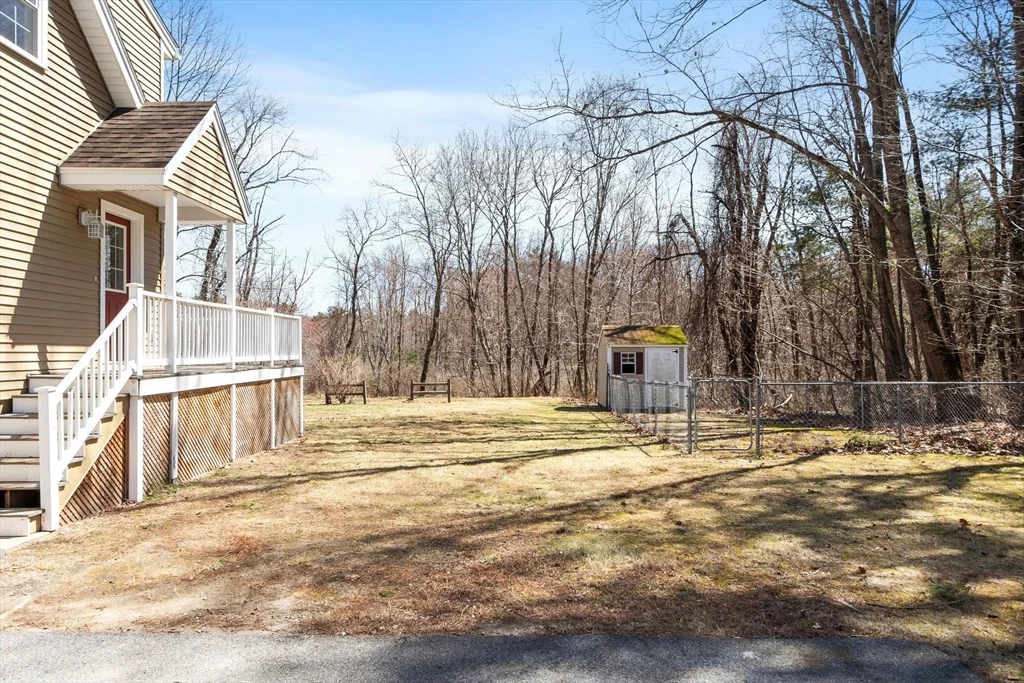 27 Pine St, Pepperell