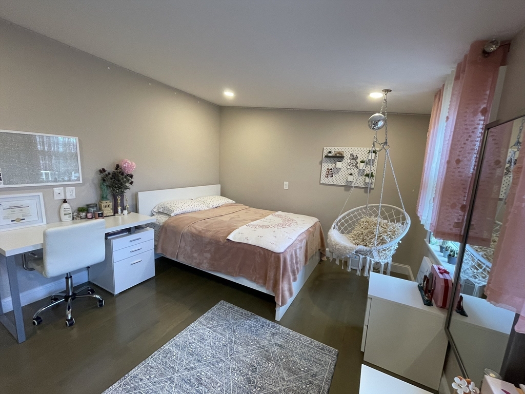 20 Trevalley Rd, Revere