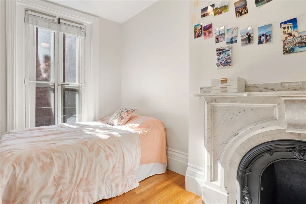 62 West Cedar St, Beacon Hill