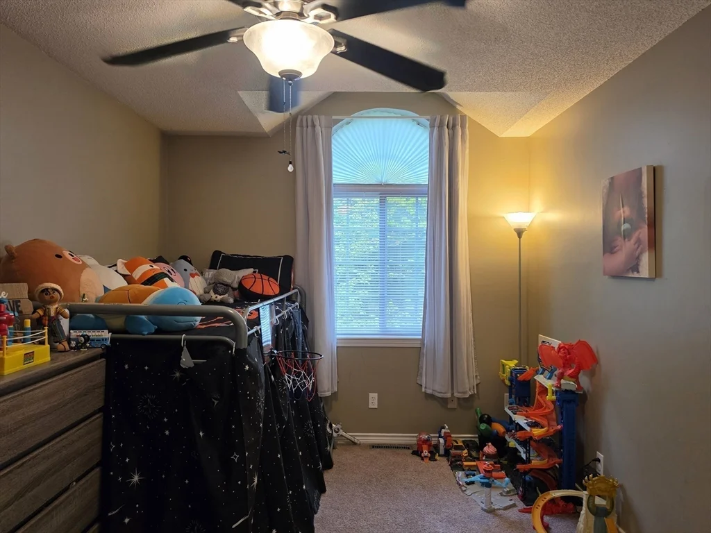 104 Johnson Rd, Chicopee