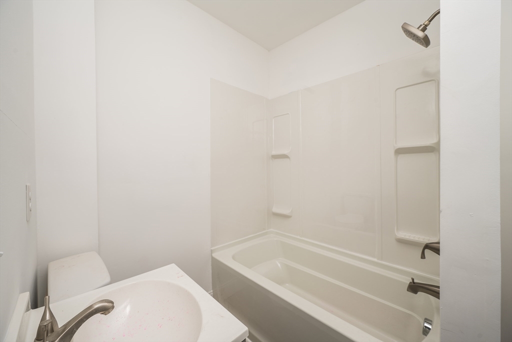 348 Walker St, Highlands