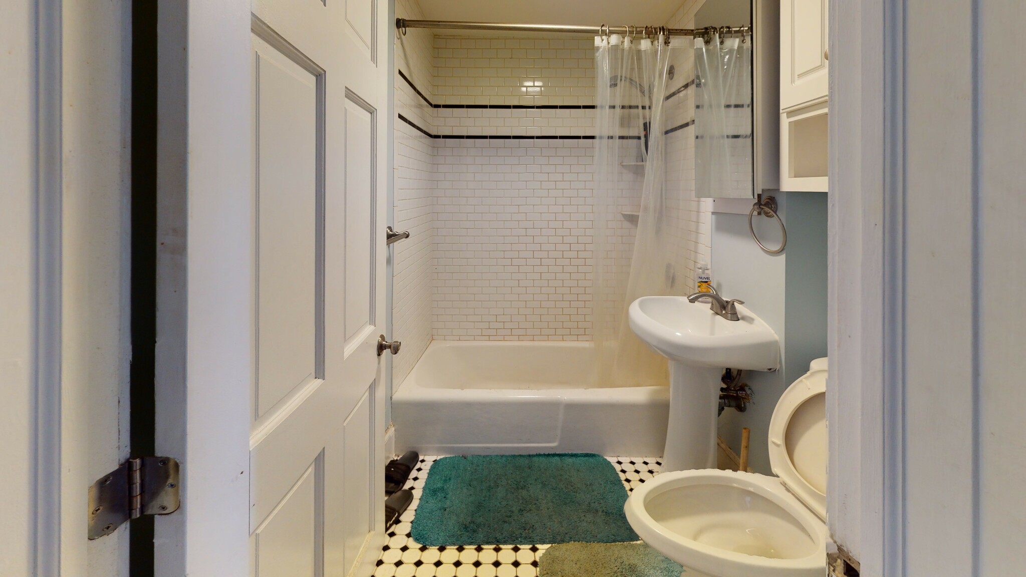 9 Chesterton St, Roxbury