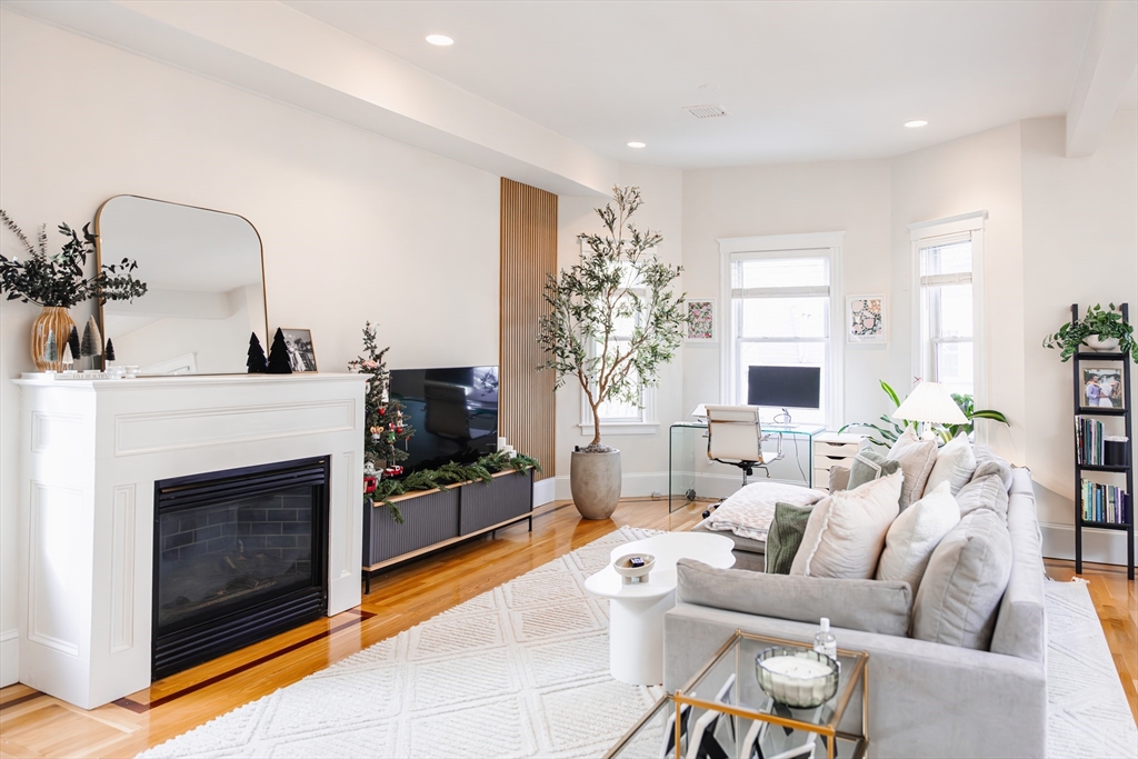 663 E 7th, South Boston