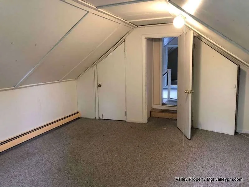 697 Main St, Amherst