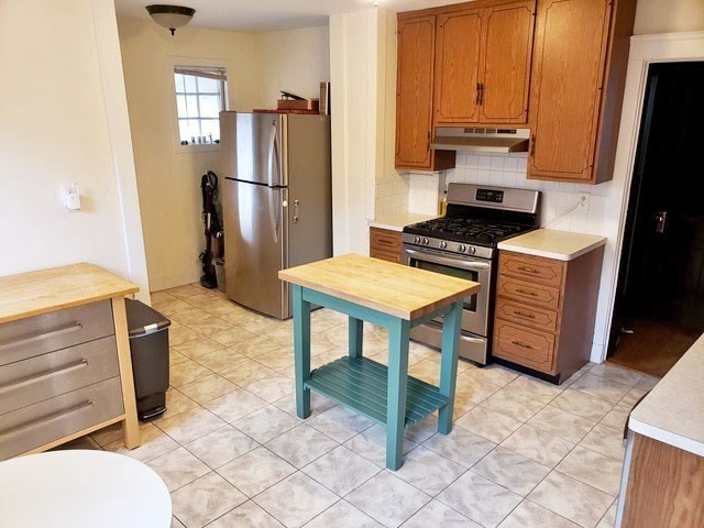 37 Lewis St, Newtonville