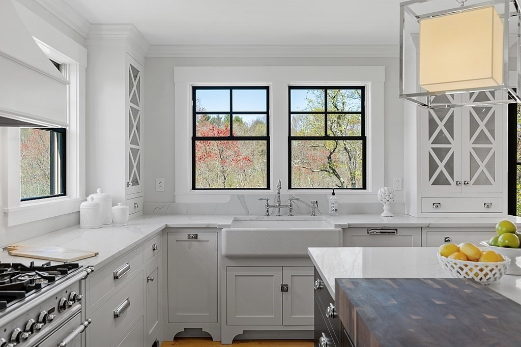 24 Mccallar Ln, Concord