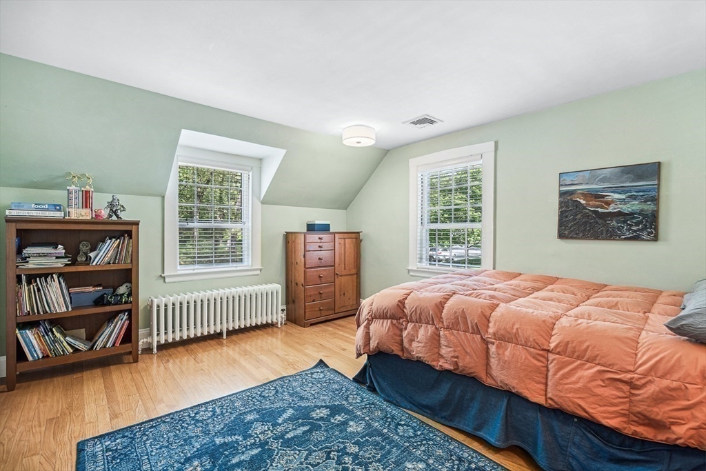 37 Tennyson Rd, Wellesley