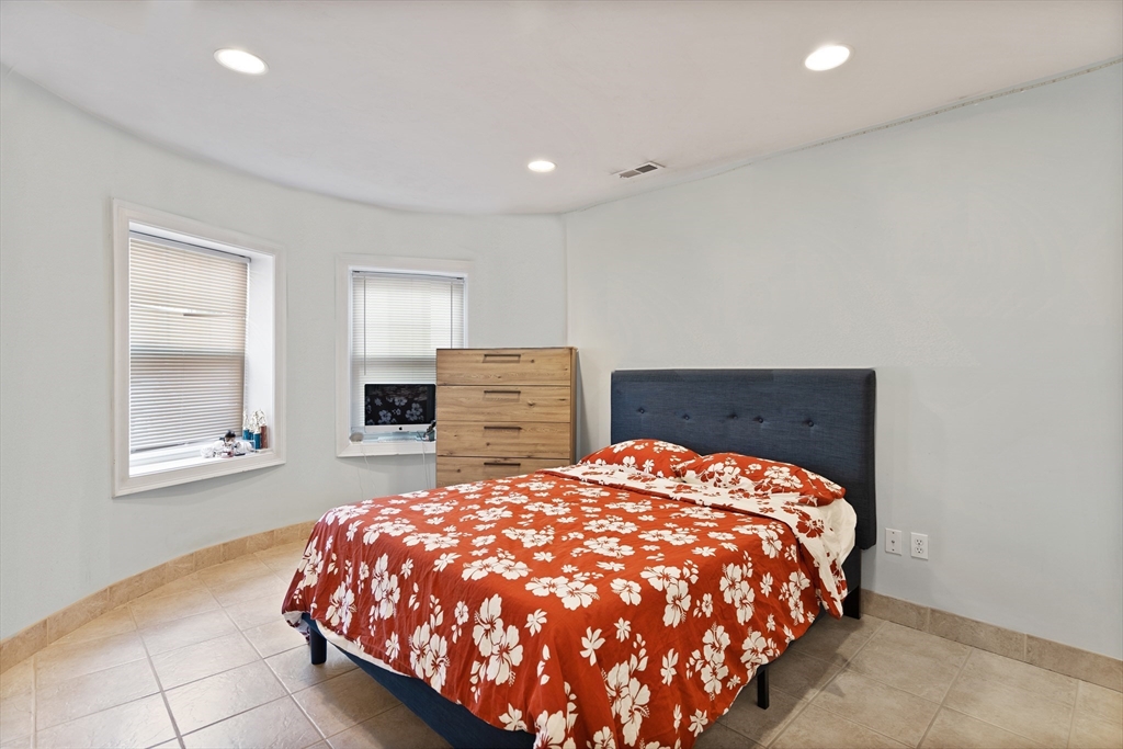 1867 Beacon St, Brookline