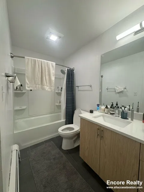 833 Beacon St, Fenway