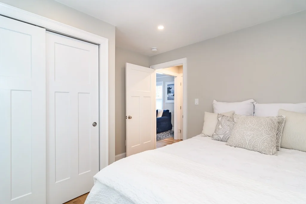 12R Maugus Ave, Wellesley Hills