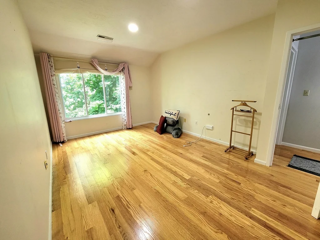 391 Hyde Park Ave, Jamaica Plain