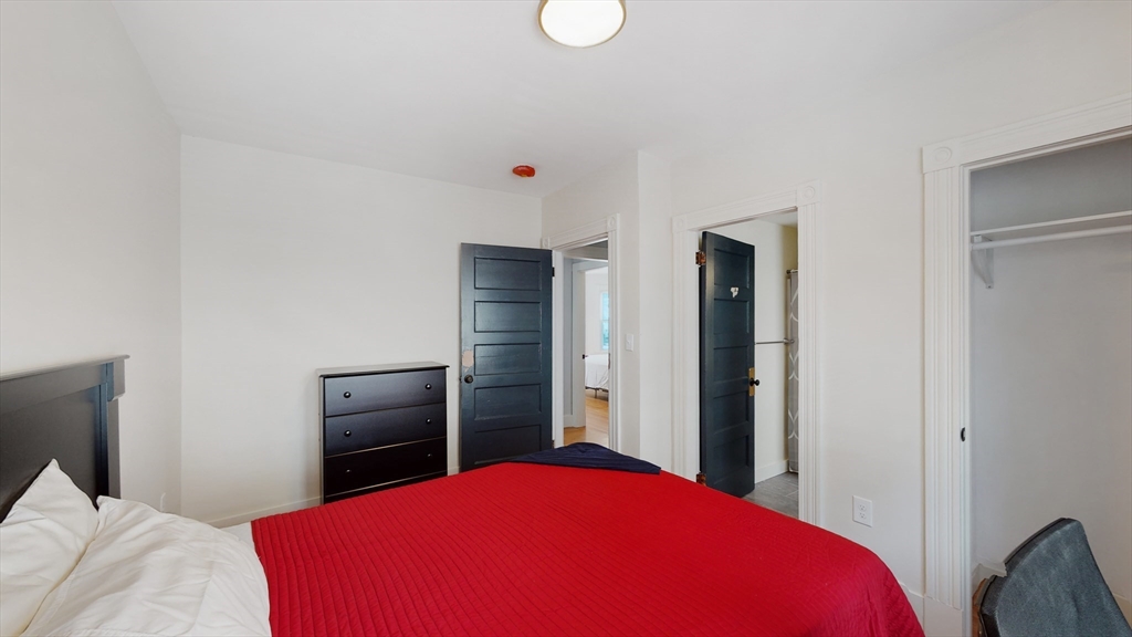 5 Chester Ave, Waltham