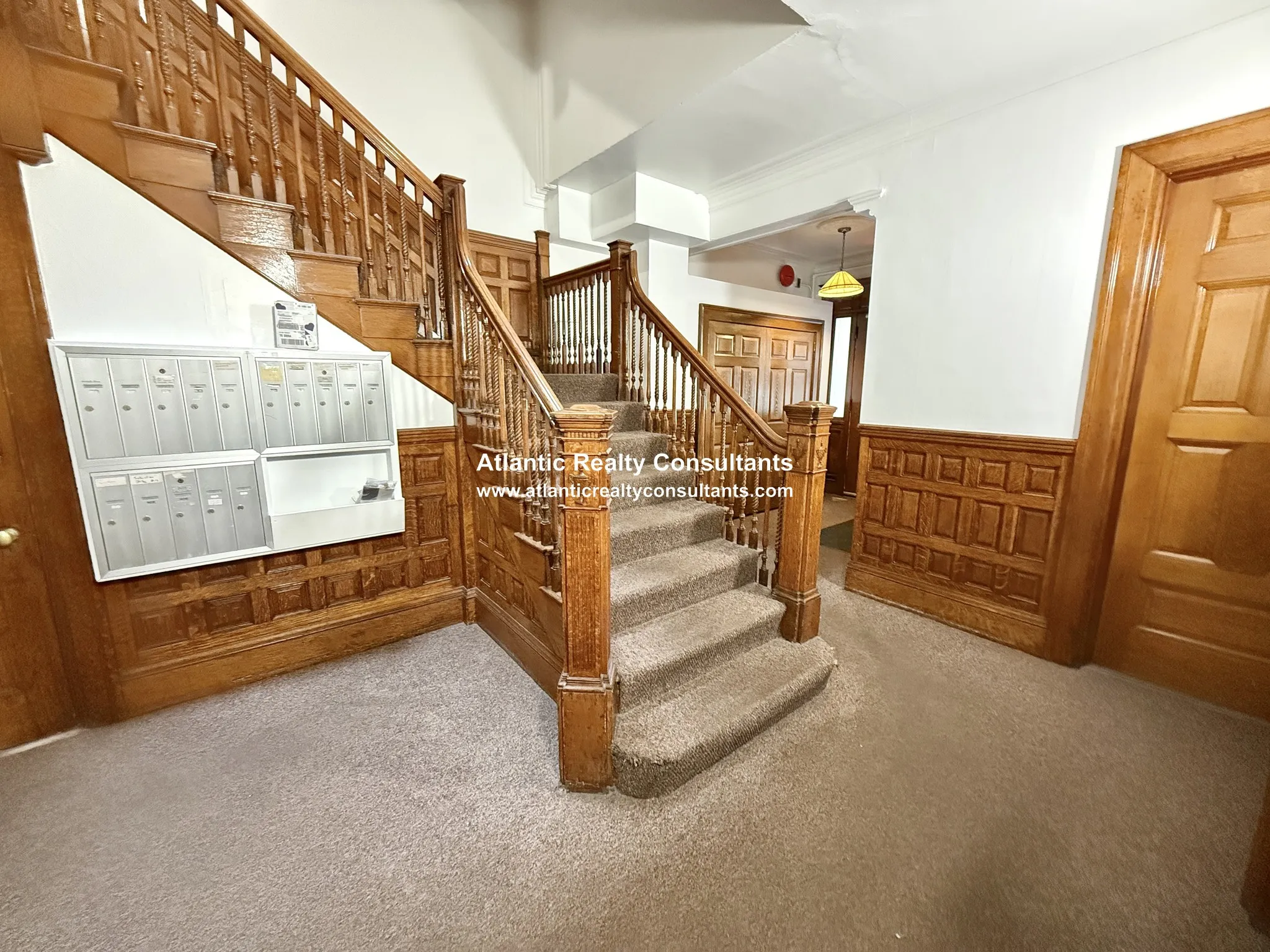 1061 Beacon St, Longwood