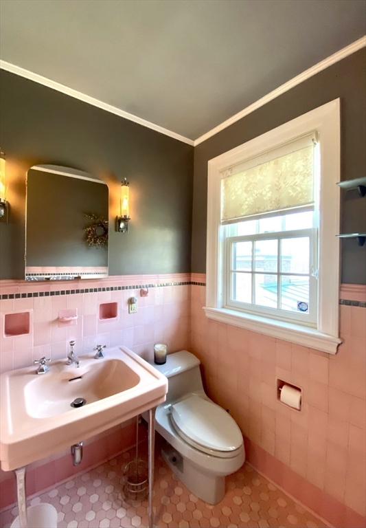 2 Arden Rd, Watertown